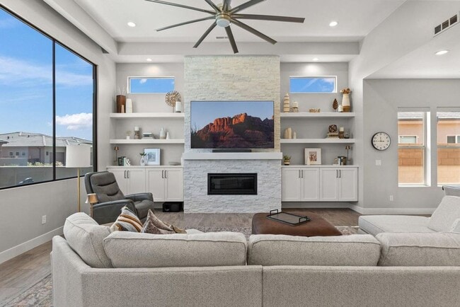 Building Photo - Beautiful 4 Bedroom Home!