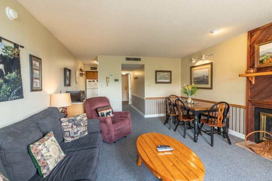 Building Photo - 1260 Ski View Dr