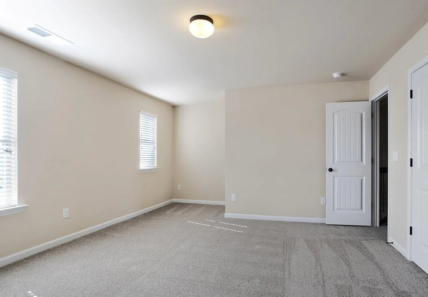 Building Photo - 133 Babbling Brook Dr