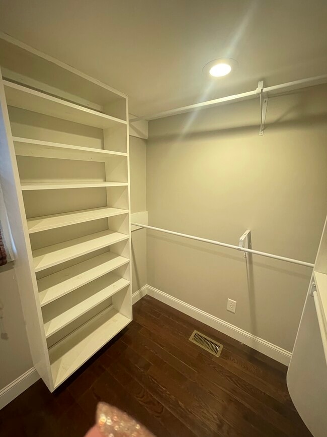 Building Photo - Brooks Street House - 1 bed 1 bath