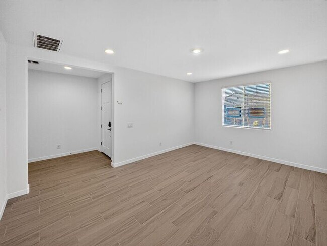 Building Photo - New Home at Wester Gardens! 4 Bedroom 3 Bathrooms!
