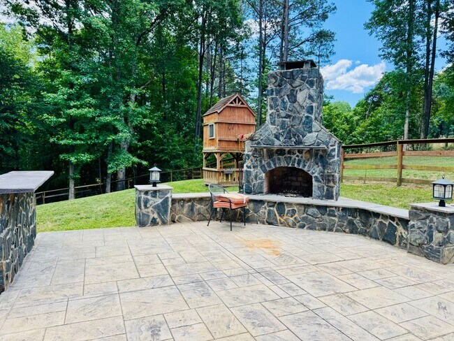 Building Photo - 3658 Pleasants Ridge Dr
