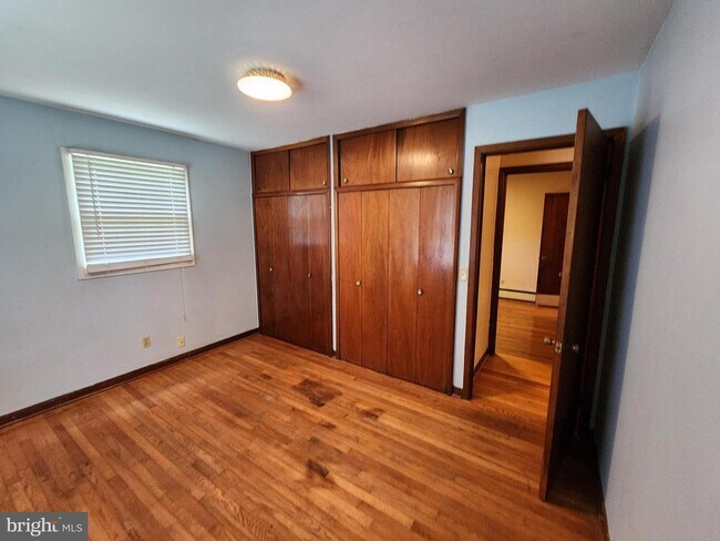 Building Photo - 17158 Ferry Dock Rd