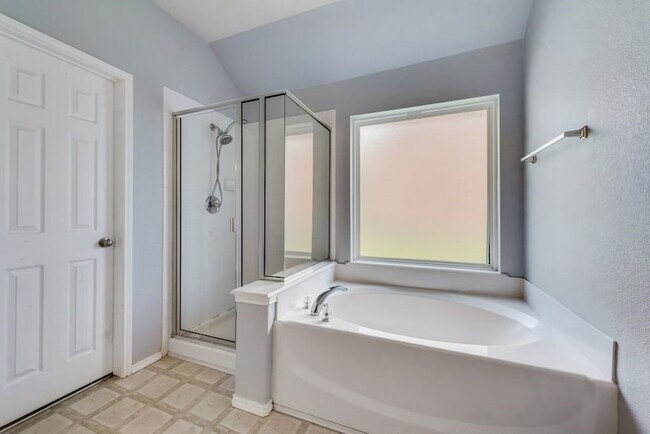 Building Photo - 105 Shadybrook Dr
