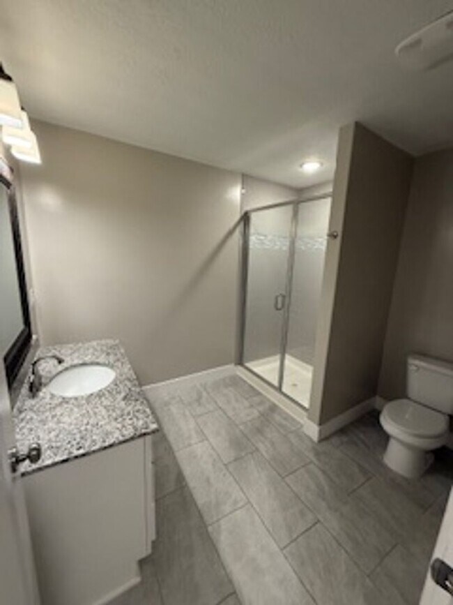 Building Photo - Gorgeous 6-bedroom, 4-bathroom in Charming Salem