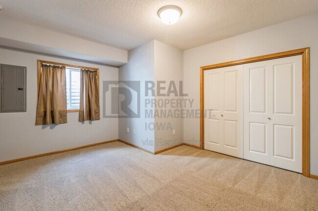 Building Photo - 547 82nd St