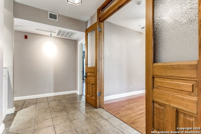 Building Photo - 2-BEDROOM CONDO AT ANDALUSIA CONDOMINIUMS