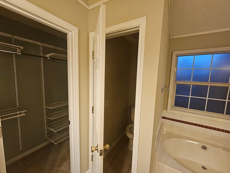 Building Photo - 1692 Tunbridge Ln