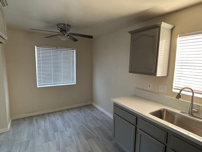 Building Photo - 642 Lemar Park Dr