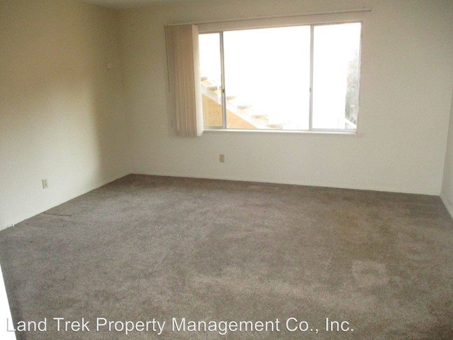 Building Photo - 701 Hillside Terrace