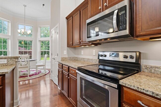 Building Photo - 9060 Abingdon Dr