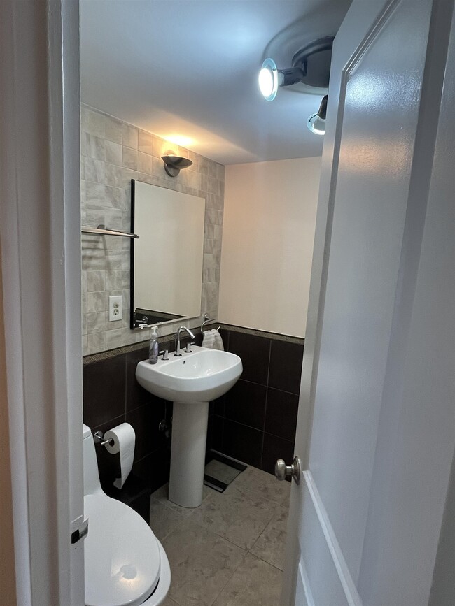 Building Photo - 9060 Palisade Ave