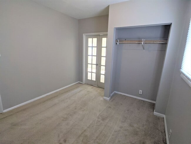 Building Photo - 517 E Troy Ave