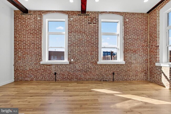 Building Photo - 2045 Trenton Ave