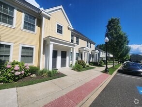 Building Photo - 10 Rockfield Dr