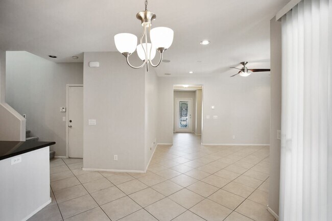 Building Photo - 4 Bedroom, 3 Den West Side Home