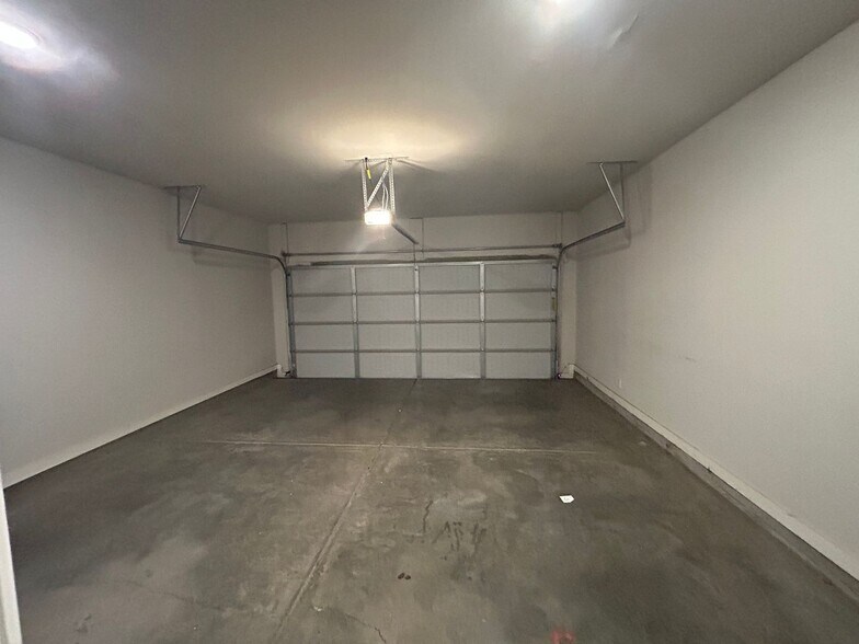 Building Photo - 5715 Cheshire Cove Cir