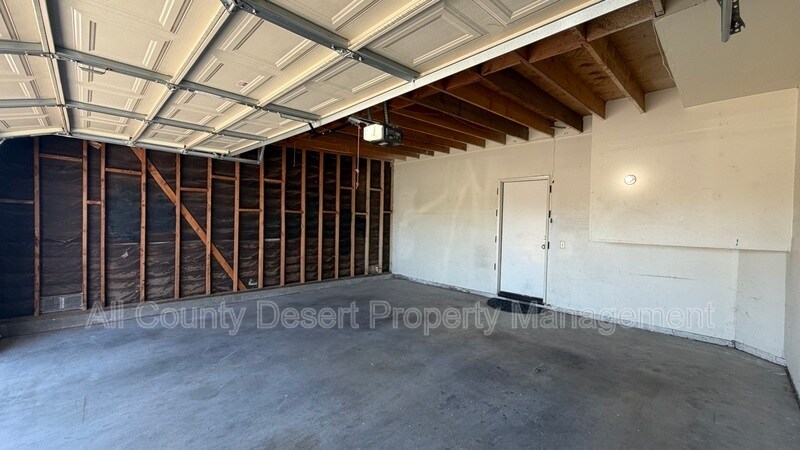 Building Photo - 74350 Magnesia Falls Dr