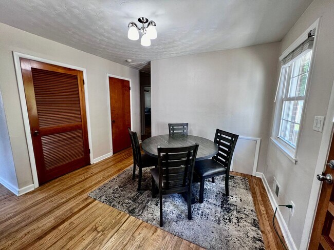Building Photo - Charming 3 bedroom located in the heart of Chesapeake