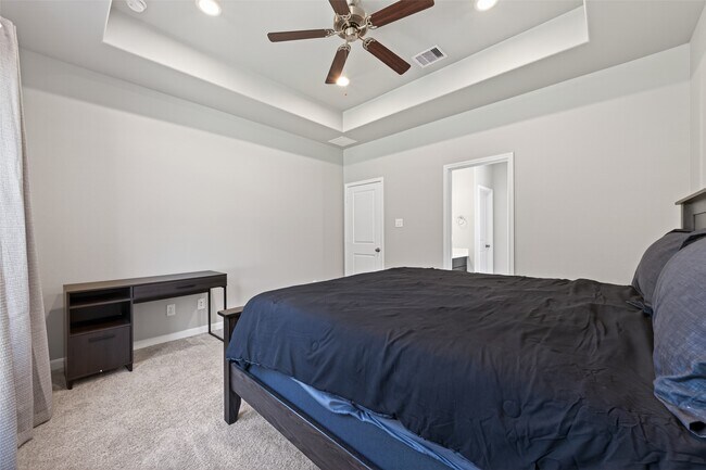 Building Photo - 2320 Cedar Pl Dr