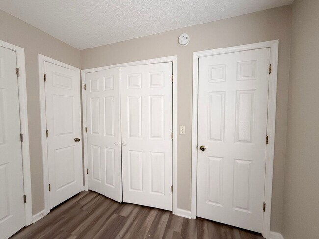 Building Photo - 1948 E 1st St