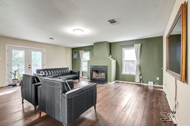 Building Photo - 1625 Balsam Way