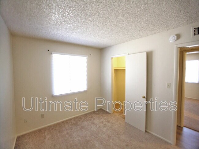 Building Photo - 6043 N 71st Ln