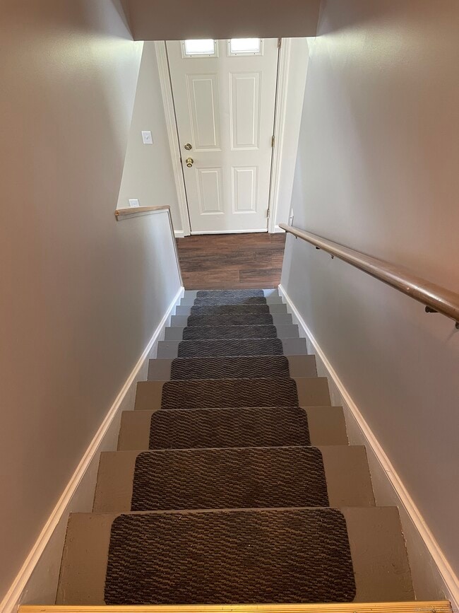 Building Photo - 161 Hoadley Rd