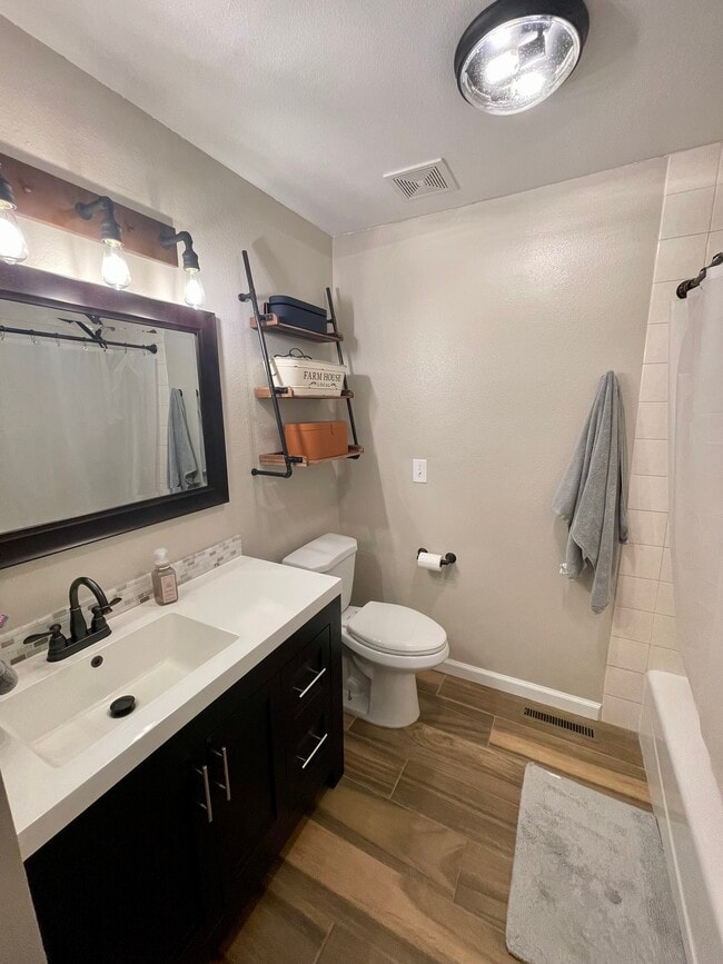 Building Photo - 2474 S Fairway Dr
