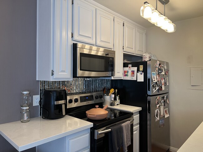 Building Photo - 2002 4th St