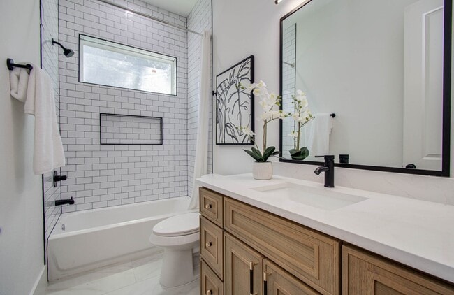 Building Photo - 1802 Rollingwood Dr