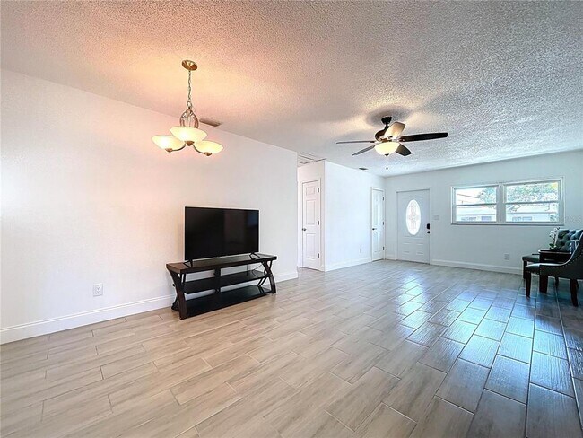 Building Photo - 5806 Liverpool Dr