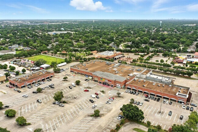 Building Photo - 21550 Elm Hurst Ln