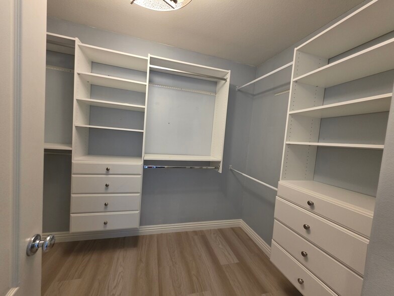 Building Photo - 5824 E Indigo Ct