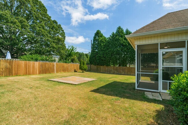 Building Photo - 256 Southbank Dr