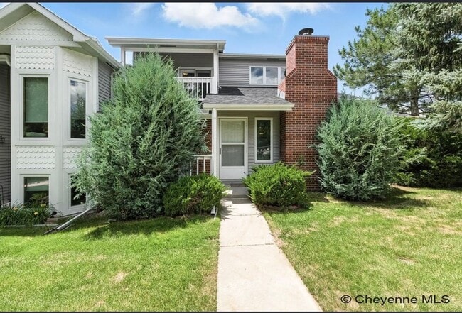 Primary Photo - 3 BEDROOM, 2 BATHROOM TOWNHOME WITH 1 CAR ...