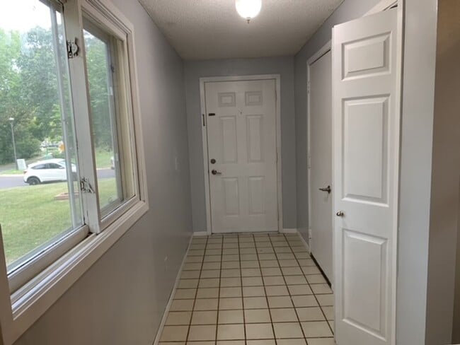 Building Photo - Great Eden Prairie location! 3 Bed/2 Bath ...