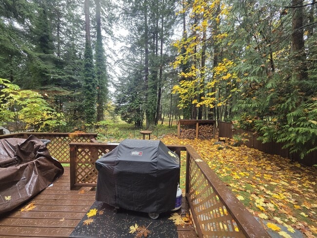 Building Photo - 713 Claire Ln