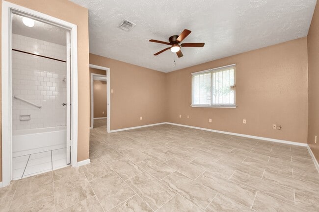 Building Photo - 16423 Monte Carlo Ln