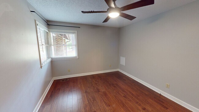 Building Photo - Cottage Style Home in Pinehurst $500 OFF 1...
