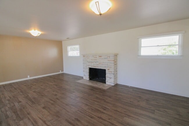 Building Photo - Exceptional Monterey Heights 4 Bedroom Hou...