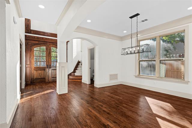 Building Photo - 1925 Manor Way Dr