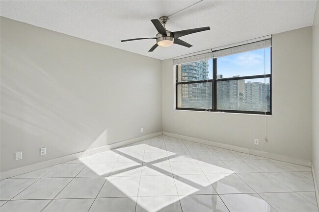 Building Photo - 801 N Ocean Blvd