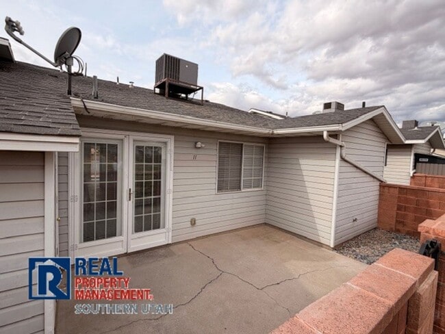 Building Photo - River Road Townhome