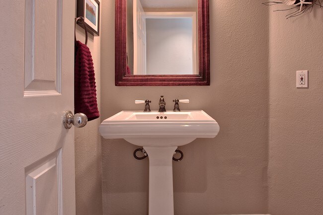 Building Photo - 28556 Rancho-Laguna