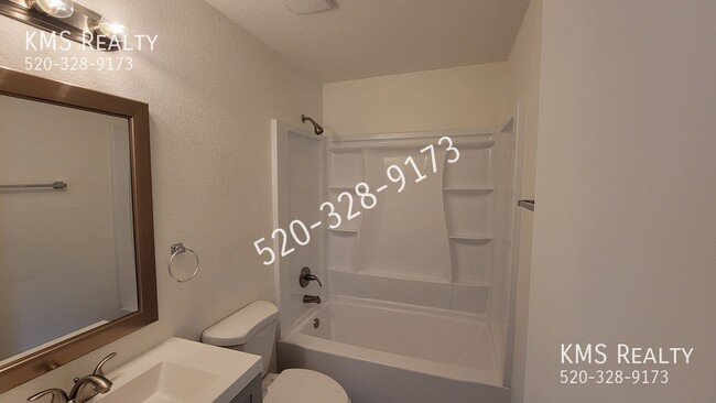 Building Photo - 2 Bed / 1 Bath - OWNER/AGENT