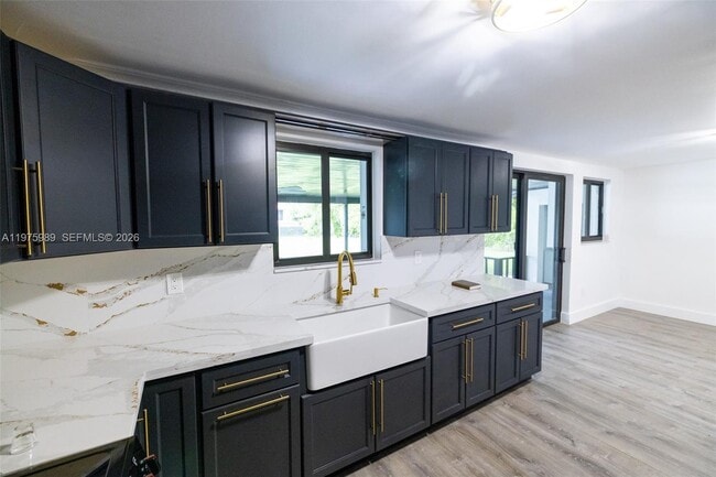 Building Photo - 3401 SW 17th St