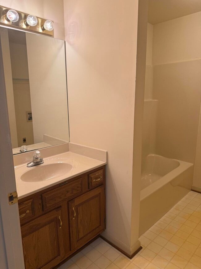 Building Photo - 464 Stone Creek Dr