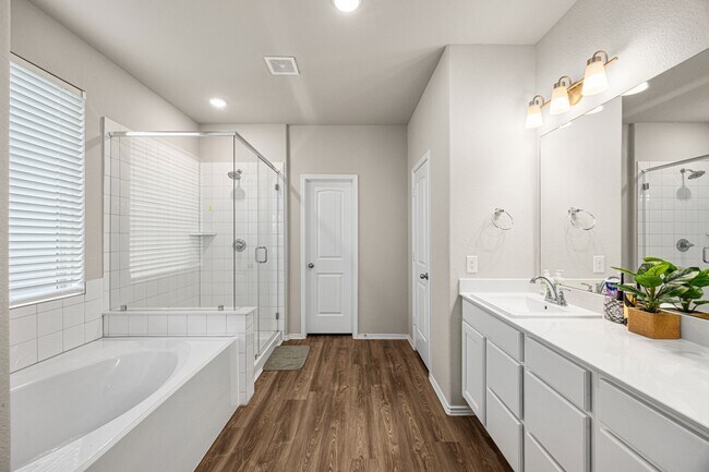 Building Photo - 4608 Mustang Run Dr