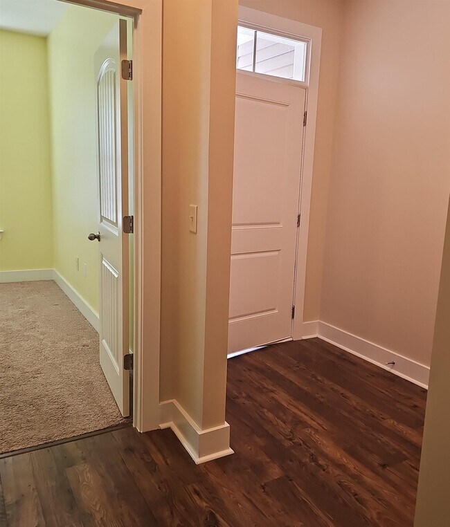 Building Photo - 440 Shaftesbury Ln